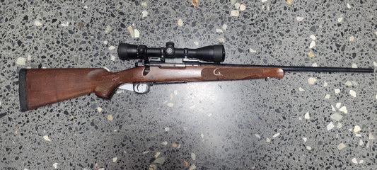 S/H WINCHESTER MOD70 FEATHERWIGHT 243 W/DIAMONDBACK 4-12